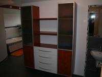 Badezimmerschrank weiß und Nussbaum