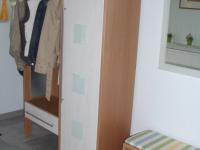 Garderobe mit Schrank