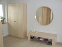 Schrank und Sitzbank aus Ahorn