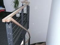 Treppe mit Holz-Metall-Geländer