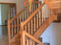 Treppe mit Gitter zwischen den Stufen
