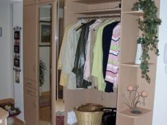 Garderobe beleuchtet