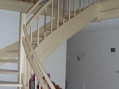 Holztreppe hell 