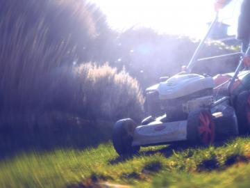 Lärmender Rasenmäher Schallschutz