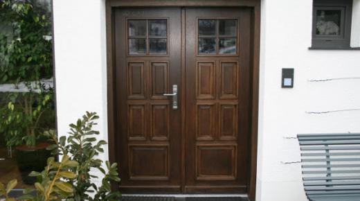 Holz-Haustür zweiflüglig mit Sprossenfenster