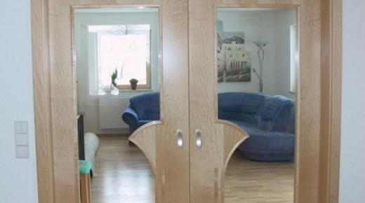 zweiflügelige Schiebetür Holz verglast