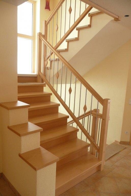 Holz-Stein-Treppe