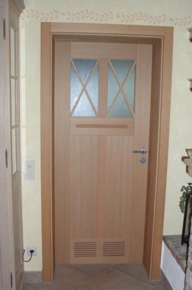 Zimmertüre mit Verglasung und Belüftung